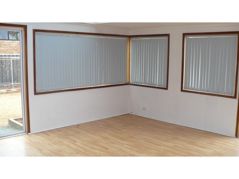 10 Nigel Place, Macquarie Fields NSW 2564