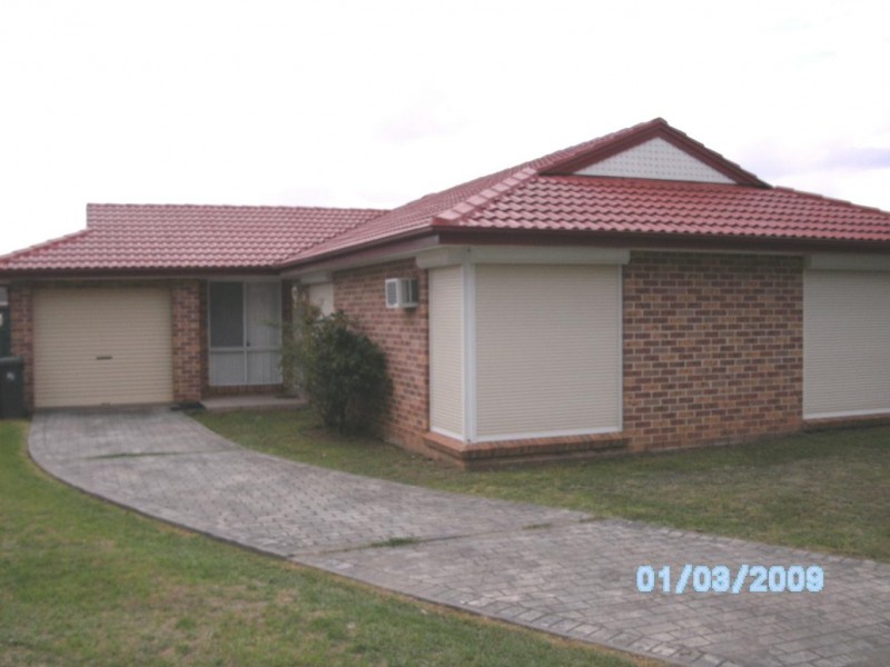 28 Groundsell Avenue, Macquarie Fields NSW 2564