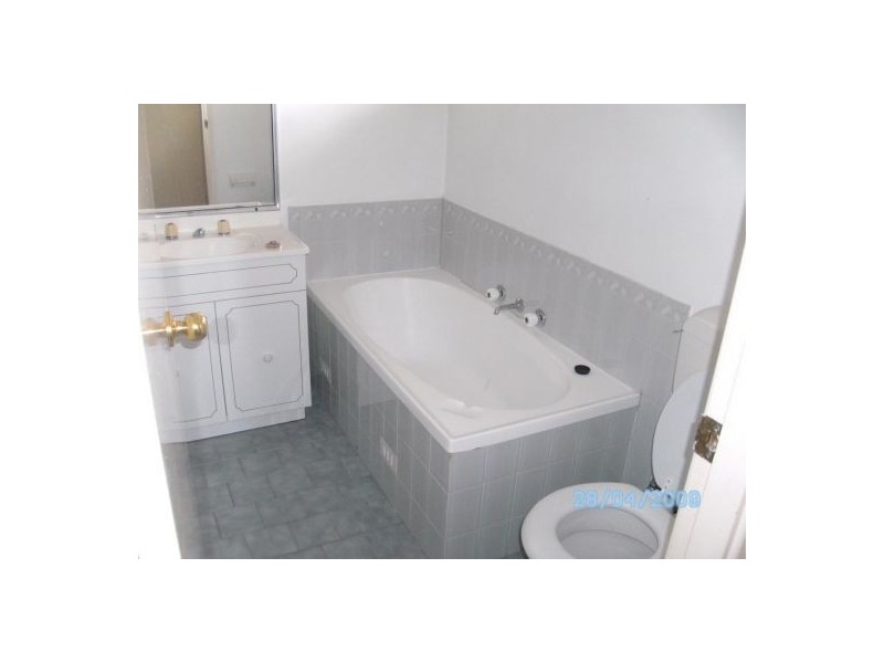 21/4 Jacquinot  Place, Glenfield NSW 2167