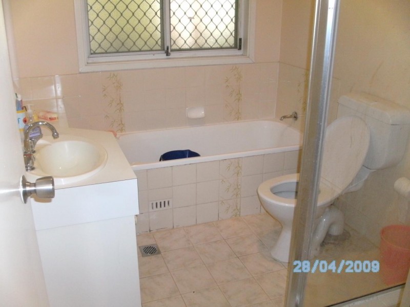1 Linum Place, Macquarie Fields NSW 2564