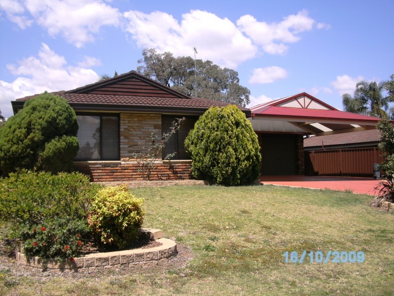 4 Naylor Place, Ingleburn NSW 2565