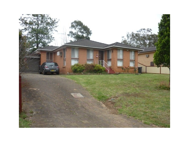 3 Geranium Avenue, Macquarie Fields NSW 2564