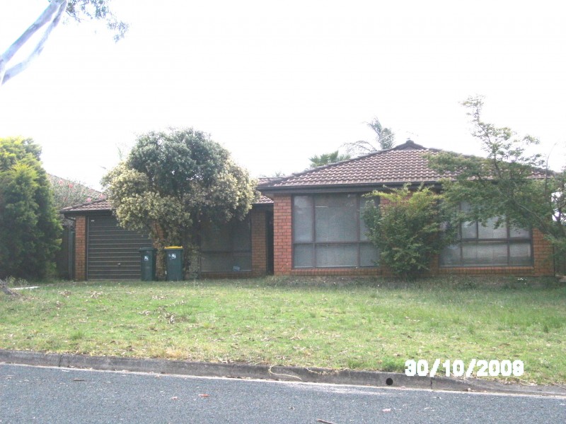 8 Trobriand Crescent, Glenfield NSW 2167