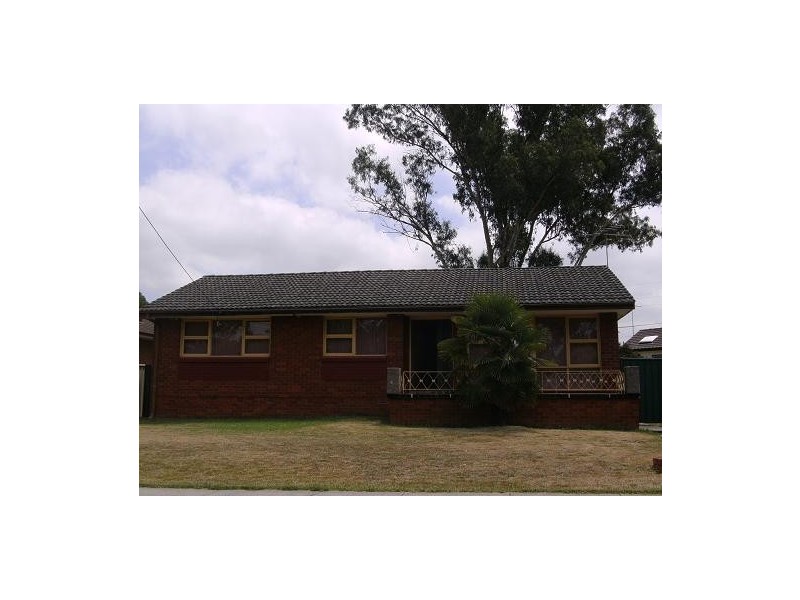 24 Alexander Crescemt, Macquarie Fields NSW 2564