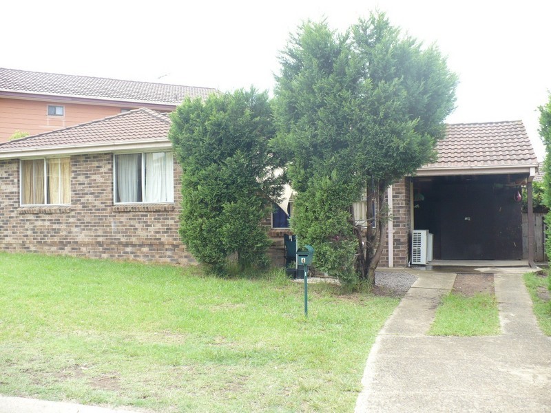 4 Campbell Close, Minto NSW 2566