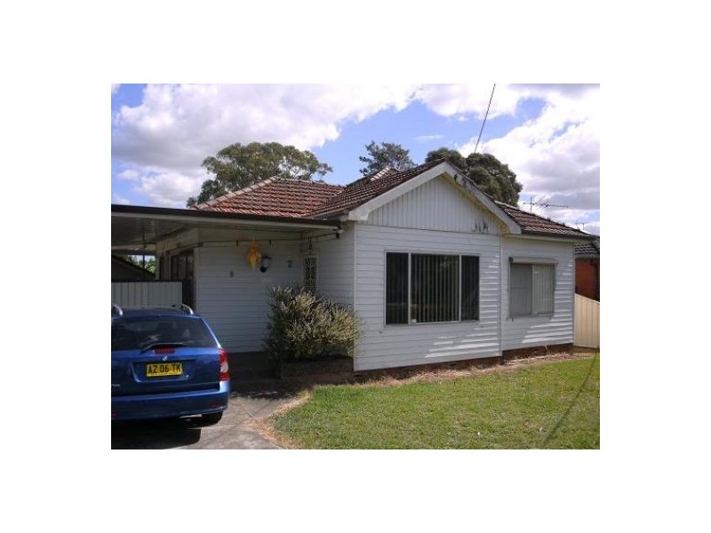 8 Parkland Avenue, Macquarie Fields NSW 2564