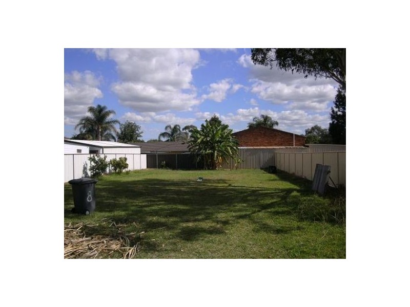 8 Parkland Avenue, Macquarie Fields NSW 2564