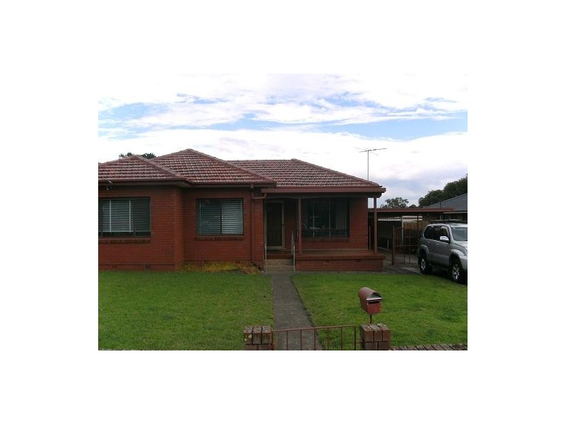 38 Parkland Avenue, Macquarie Fields NSW 2564