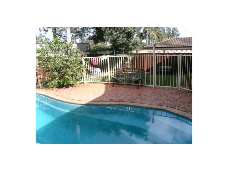 4 Naylor Place, Ingleburn NSW 2565