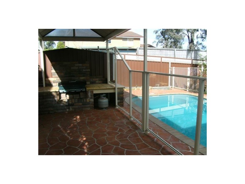 4 Naylor Place, Ingleburn NSW 2565