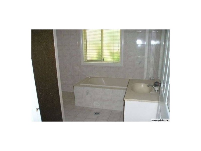 1/8A Atchison Road, Macquarie Fields NSW 2564