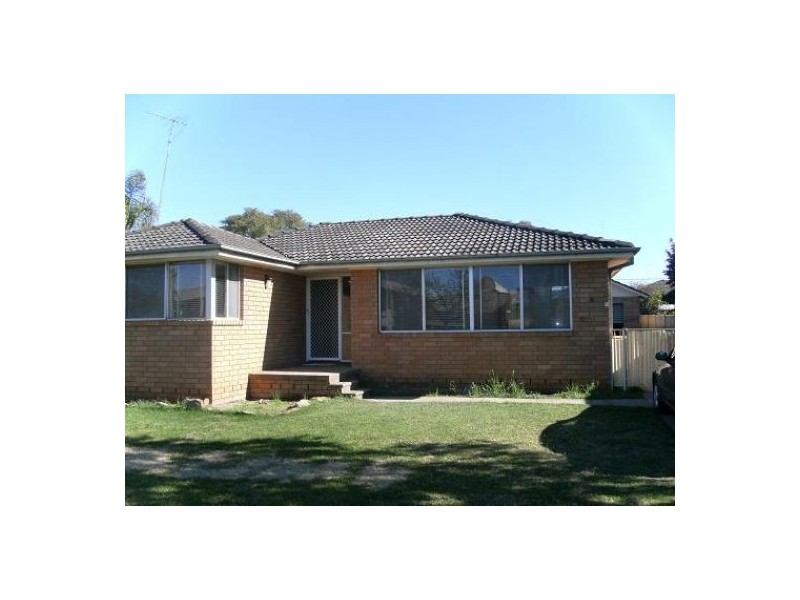 9 Brooks Street, Macquarie Fields NSW 2564
