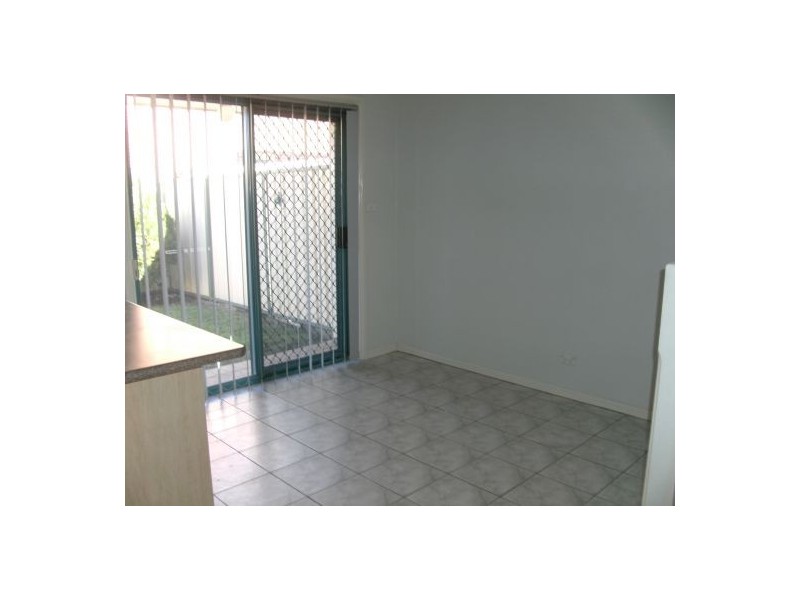 8/6 Plum Close, Casula NSW 2170