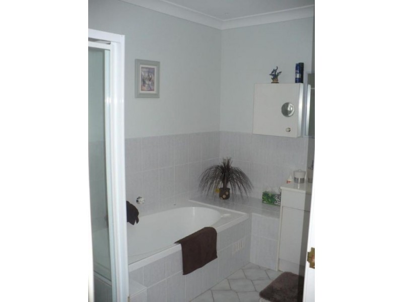 2/32 Bensley Road, Macquarie Fields NSW 2564