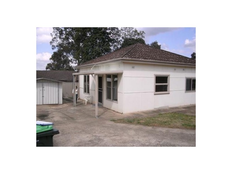 1/37 Owen Stanley Road, Glenfield NSW 2167