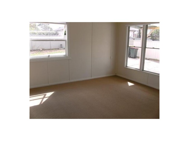 1/37 Owen Stanley Road, Glenfield NSW 2167