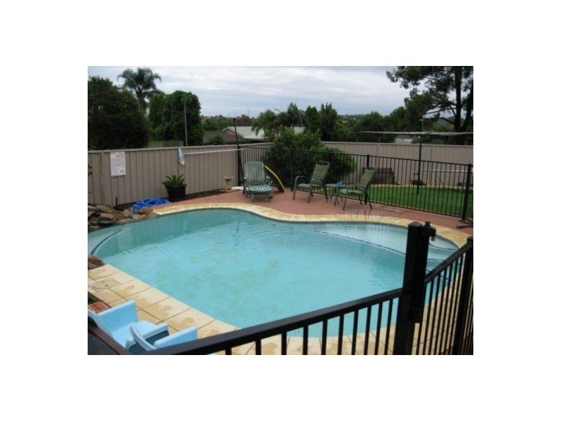 2 Salter Avenue, Minto NSW 2566