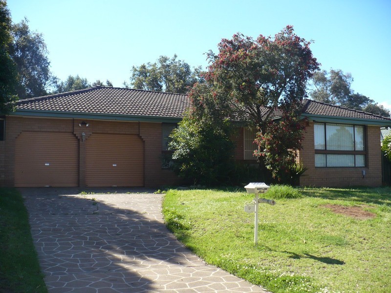 5 Amanda Place, Ingleburn NSW 2565