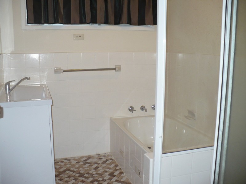 5 Amanda Place, Ingleburn NSW 2565