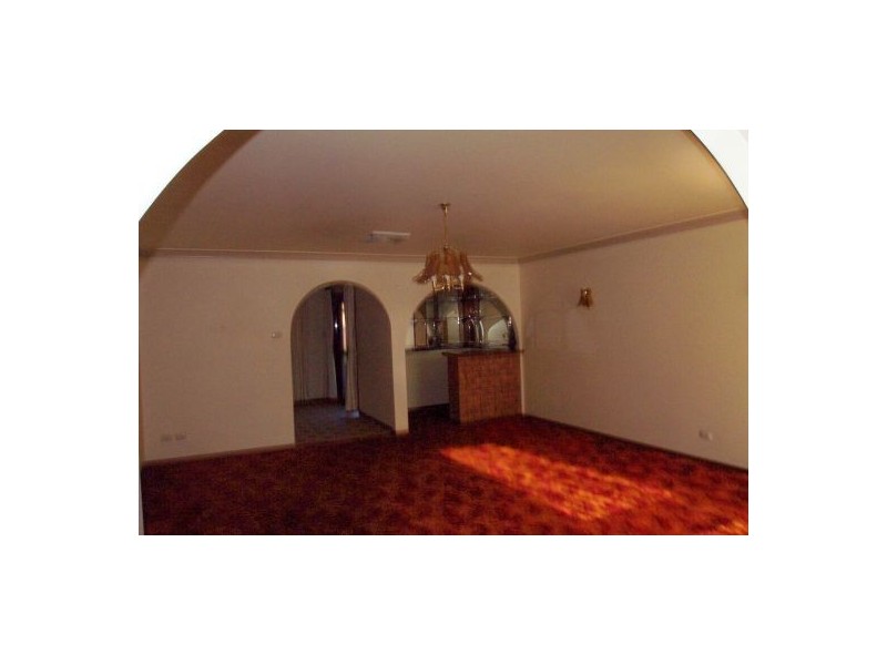 39 Evelyn Street, Macquarie Fields NSW 2564