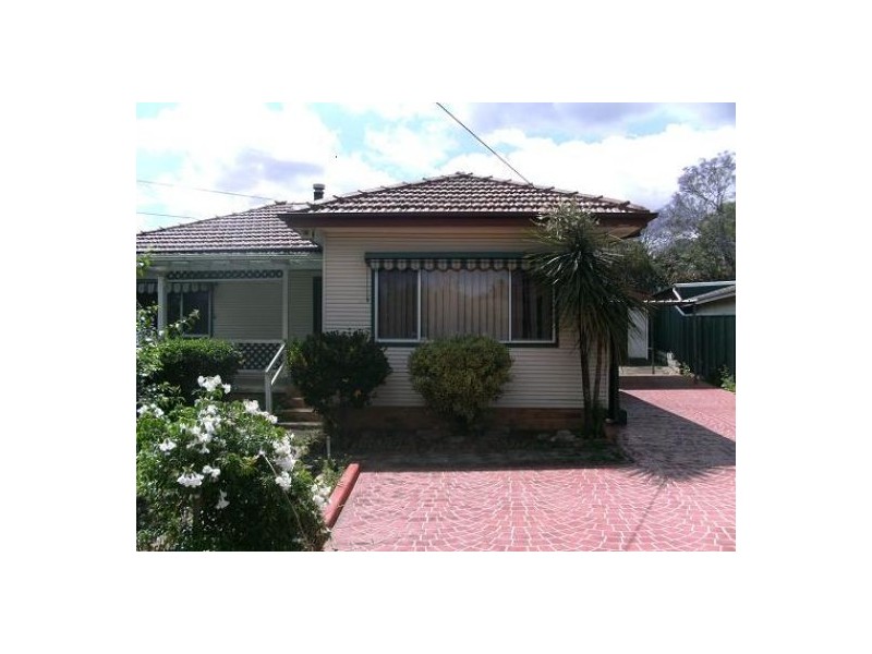 12 Foreman Street, Glenfield NSW 2167