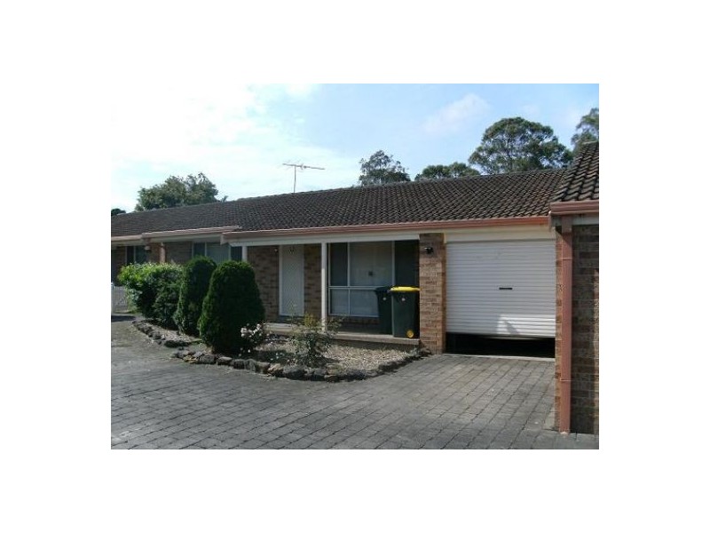 2/11 Fuchsia Crescent, Macquarie Fields NSW 2564