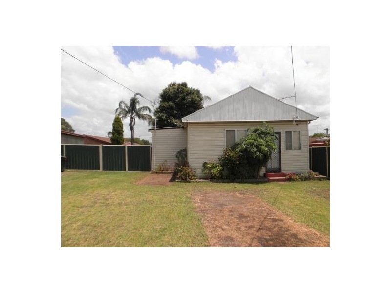 44 Parkland Avenue, Macquarie Fields NSW 2564