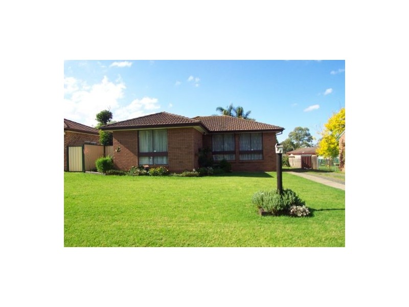 74 Evelyn Street, Macquarie Fields NSW 2564
