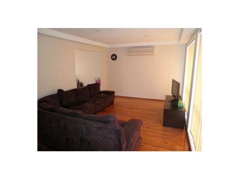 13 Columbia Street, Kearns NSW 2558