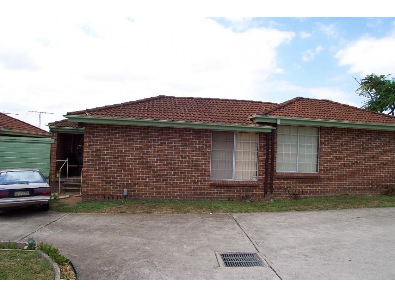 11/12 Bensley Road, Macquarie Fields NSW 2564