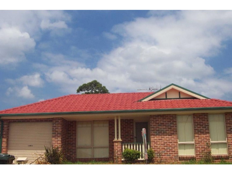 8 Norman Dunlop Crescent, Minto NSW 2566