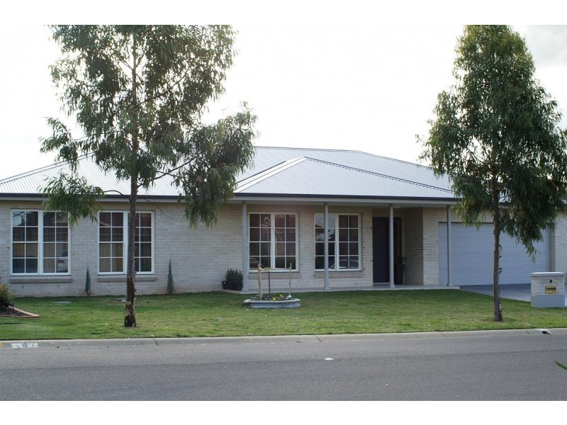 33 Governors Way, Macquarie Links NSW 2565