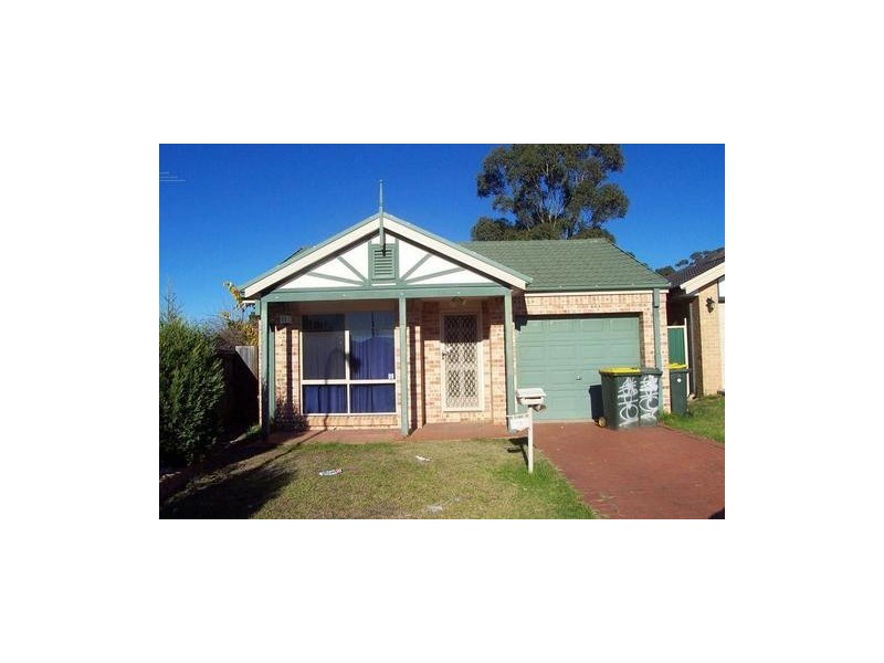 33 Hyacinth Avenue, Macquarie Fields NSW 2564