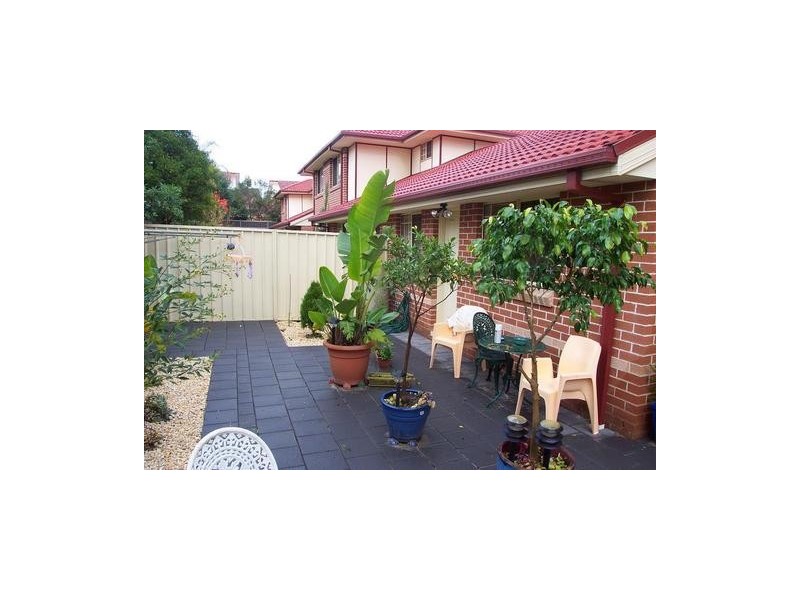 2/51 Trafalgar Street, Glenfield NSW 2167