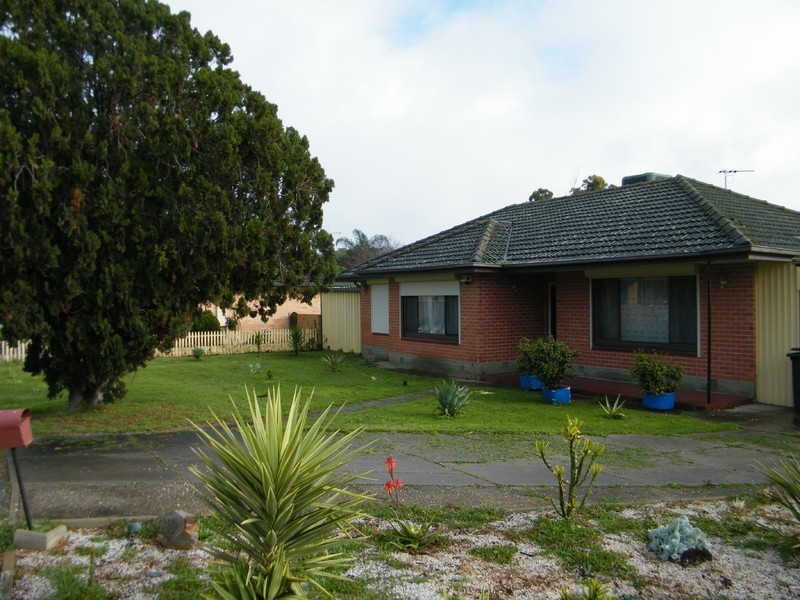 4 Lawrence Street, Morphett Vale SA 5162