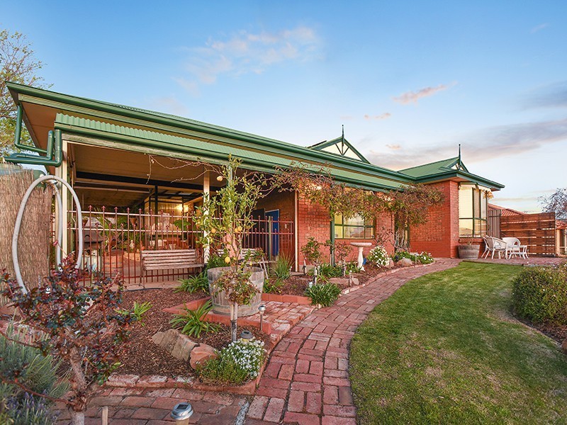 19 Augusta Drive, Seaford Rise SA 5169