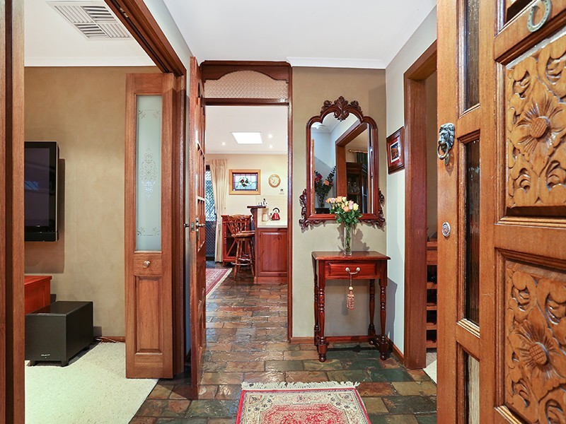 17 Balandra Street, Hallett Cove SA 5158