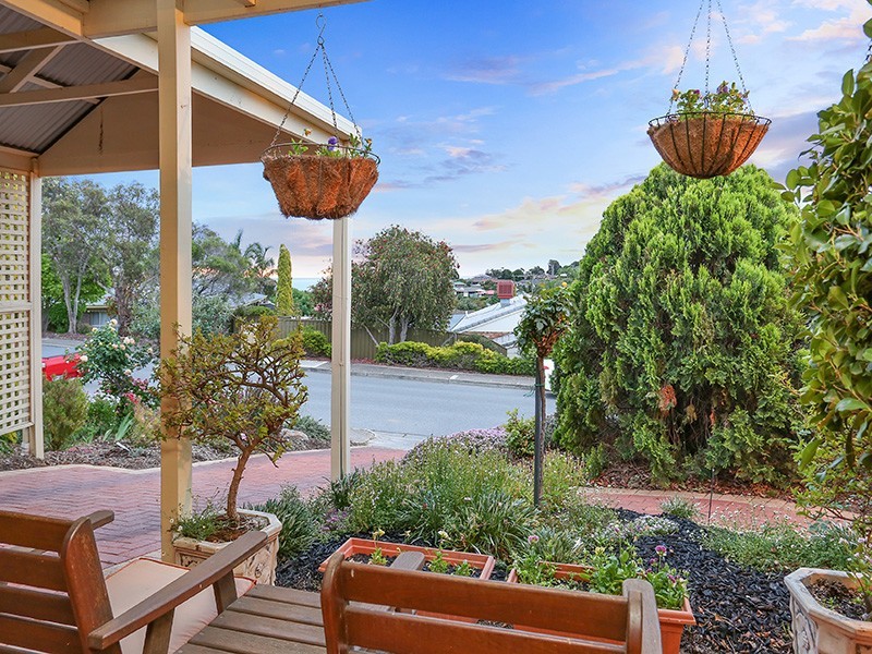 17 Balandra Street, Hallett Cove SA 5158