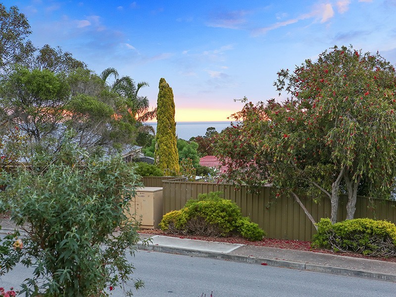 17 Balandra Street, Hallett Cove SA 5158