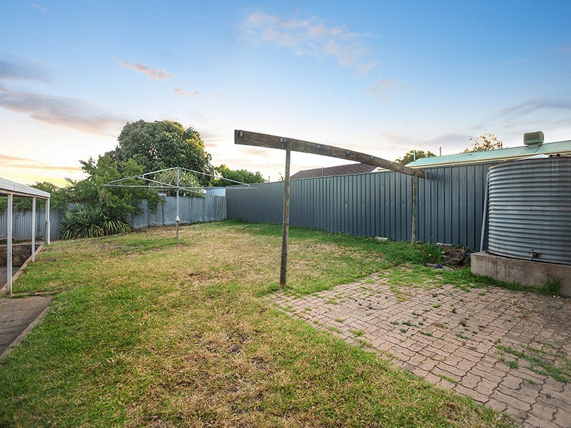 11 Diamond Street, Morphett Vale SA 5162