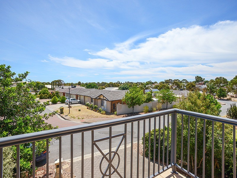 2a Chamberlain Drive, Christie Downs SA 5164