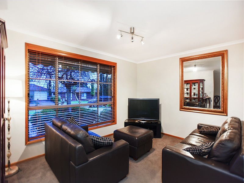 17 Tobin Crescent, Woodcroft SA 5162