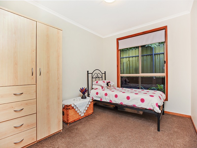 17 Tobin Crescent, Woodcroft SA 5162