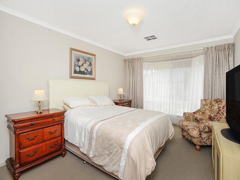 18 Manordale Court, Seaford Meadows SA 5169