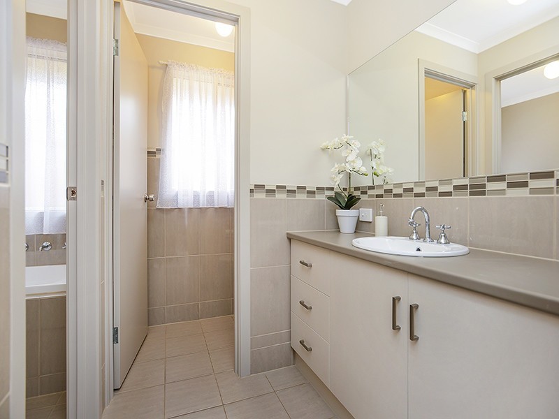 18 Manordale Court, Seaford Meadows SA 5169