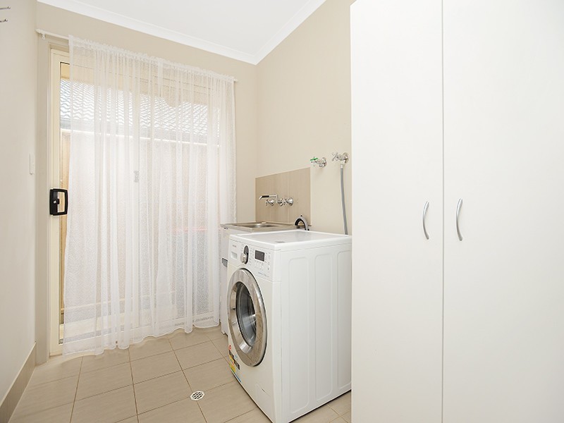 18 Manordale Court, Seaford Meadows SA 5169