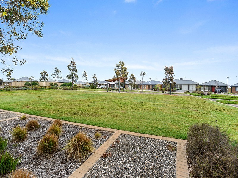 18 Manordale Court, Seaford Meadows SA 5169