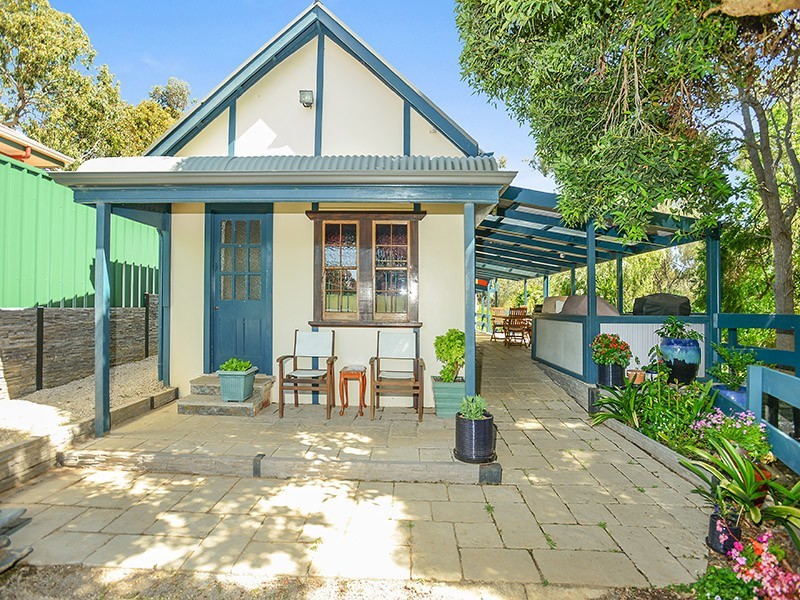 24 St Peters Terrace, Willunga SA 5172