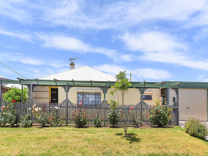 8 Norman Road, Willunga SA 5172