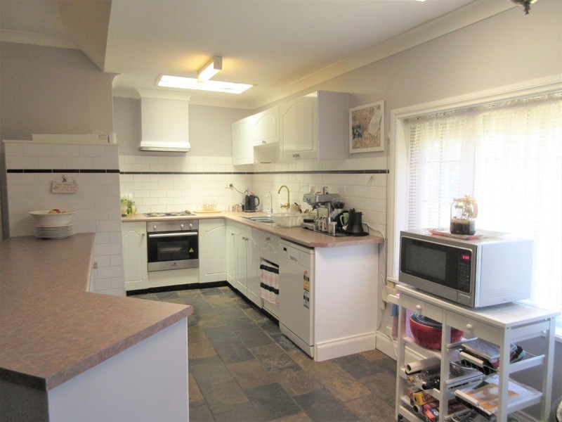 8 Norman Road, Willunga SA 5172